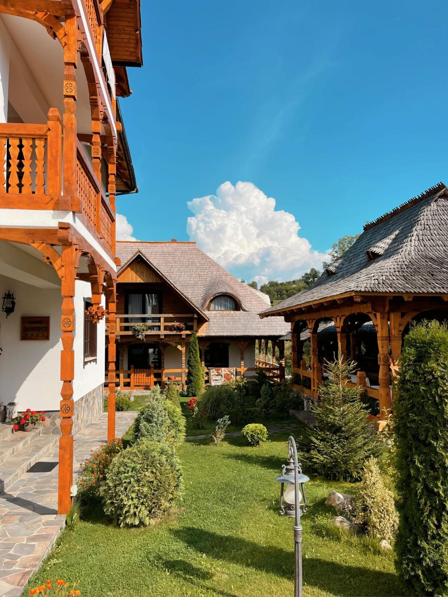 Hotel Glodeanca Exterior foto